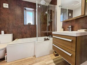 Photo 2- click for photo gallery